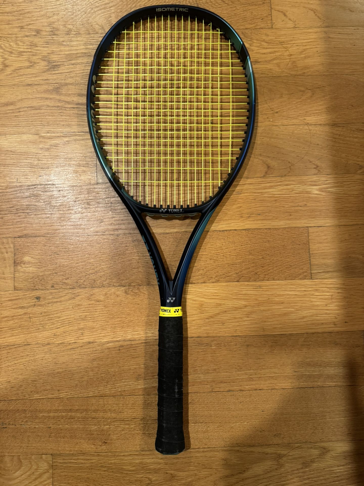 tennis racquet / tennis racket