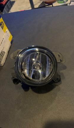 Mercedes Fog Light Assembly - Magneti Marelli {contact info removed}