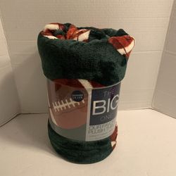 NEW FOOTBALL SPORT PLUSH OVERSIZED SOFT GREEN THROW BLANKET 5X6 FT
