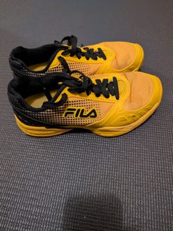 Barely worn Fila sneaks, men's size 7