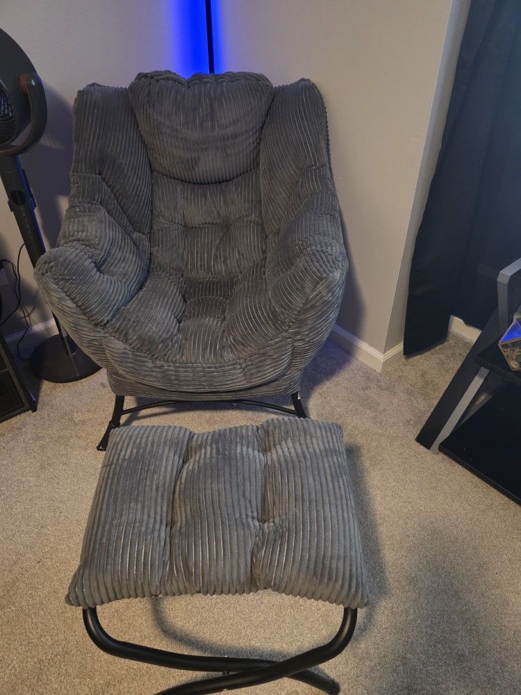 Chair w/ Footrest