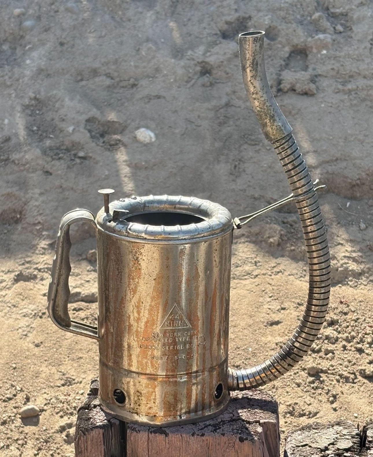 SWINGSPOUT MEASURE COMPANY 1 quart OIL CAN - FLEXIBLE SPOUT