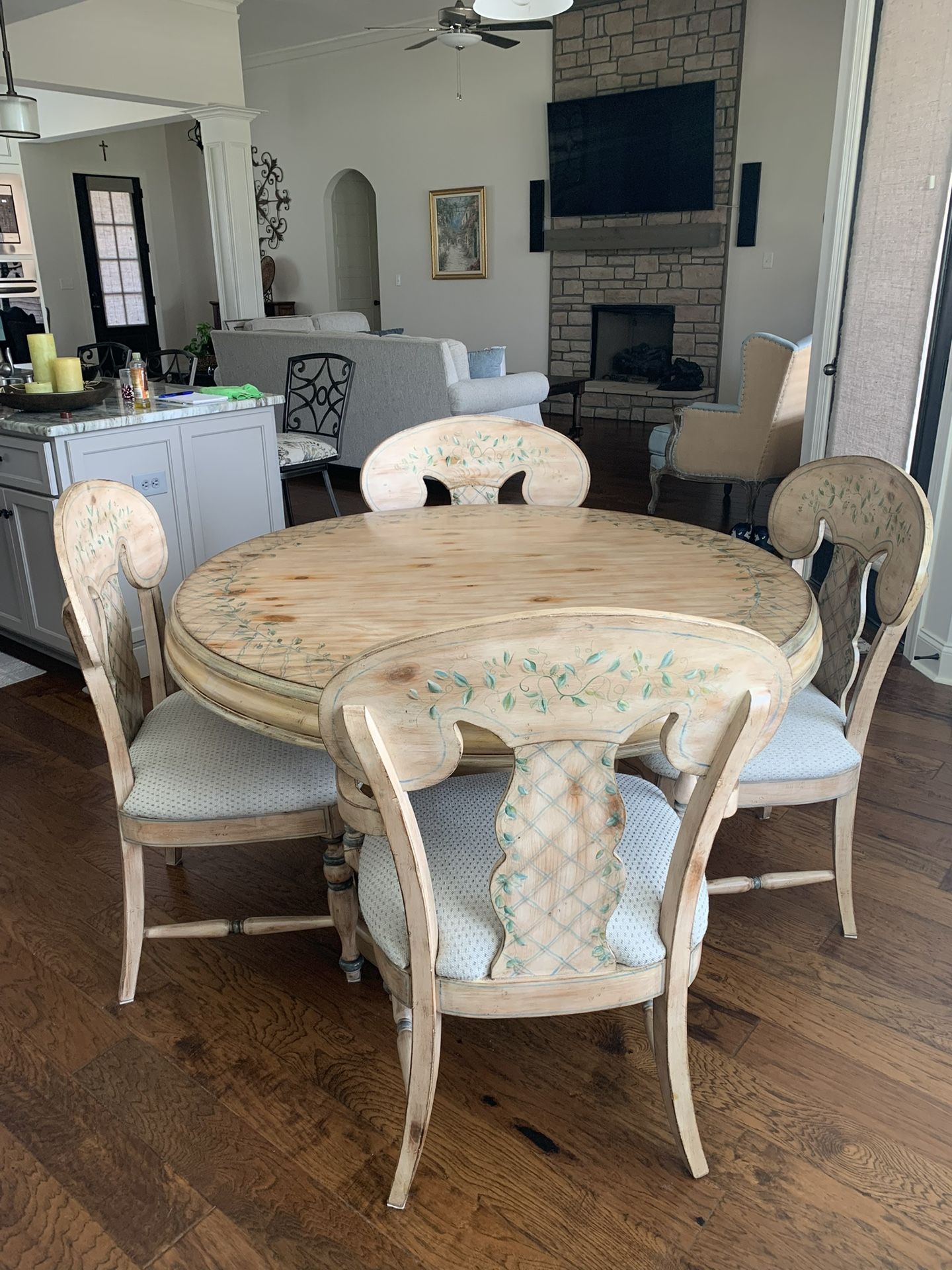 Solid Wood Dining Room Table With 4 Matching Chairs