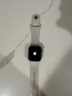 Gold Apple Watch Series 4