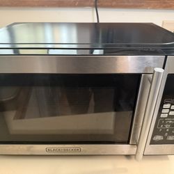 Black And Decker Microwave EM720CB7