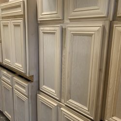 OVER 1000 Kitchen And Bathroom CABINETS MANY SIZES AND TYPES, ALL DIFFERENT COSTS