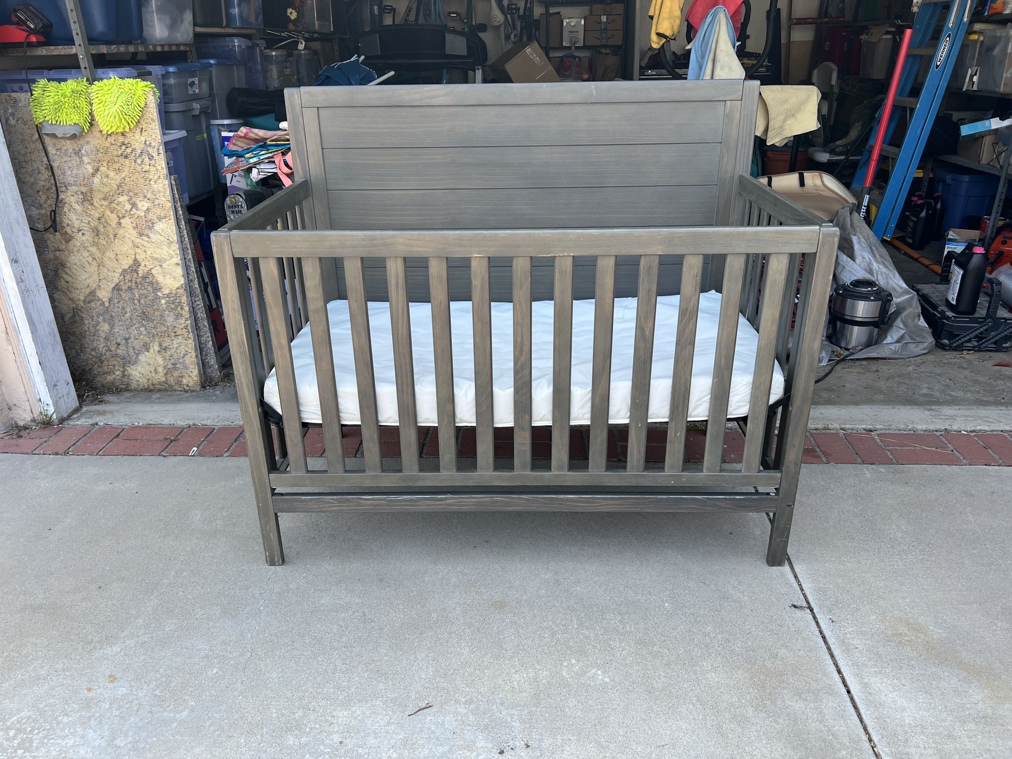 Free ! Baby Crib 