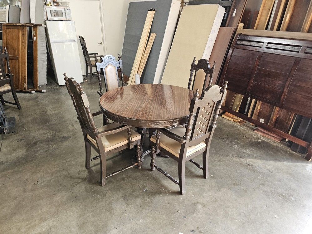 Dinning Table And Chairs