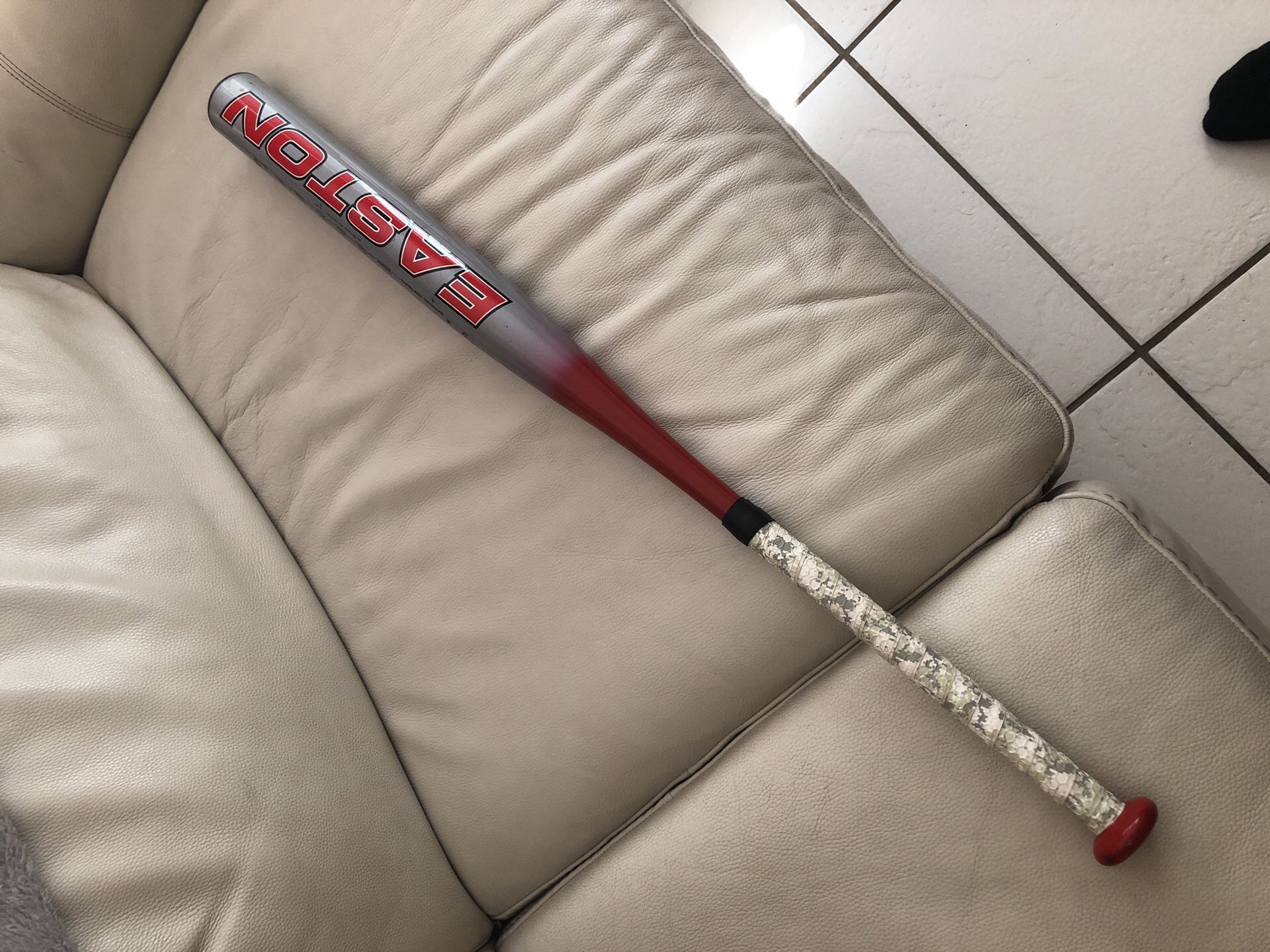 Easton Typhoon 34” 28 ounce baseball bat
