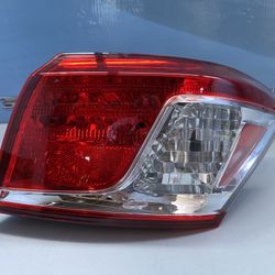 2010-2012 LEXUS ES 350 RH TAIL LIGHT