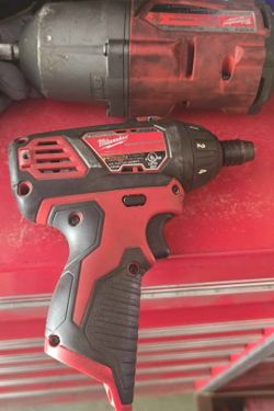 Milwaukee impact driver M12