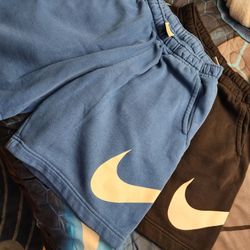 Nike Fleece Shorts (Mens Small)