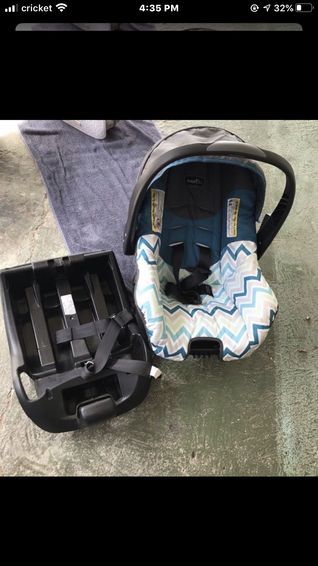 Baby boy car seat with base