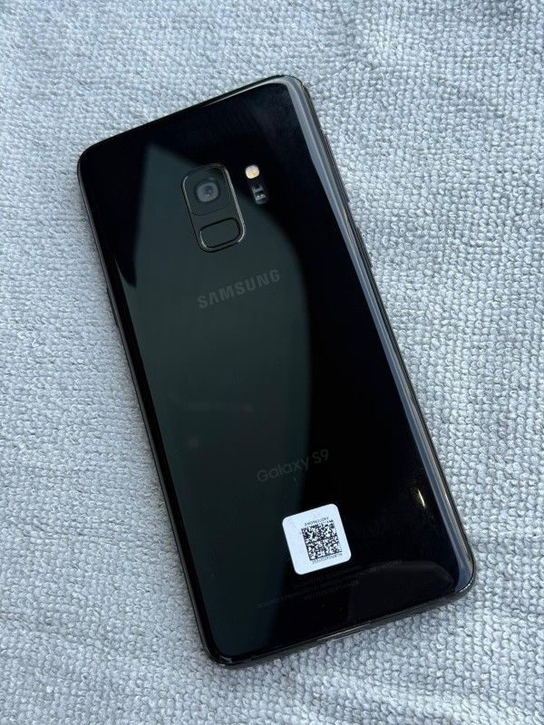 Samsung Galaxy S9  , Factory Unlocked,  Excellent Condition Like New
