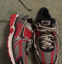 Red Nike,size 8 HURRY AND GRAB BEFOR GONE