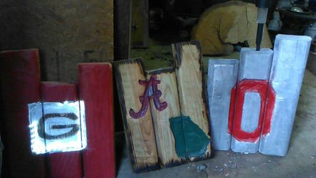 College wood decor pieces