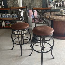 Bar Hight. 2 Chairs 