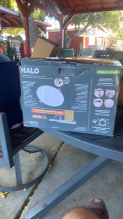 Halo can less mounts  directly to ceiling