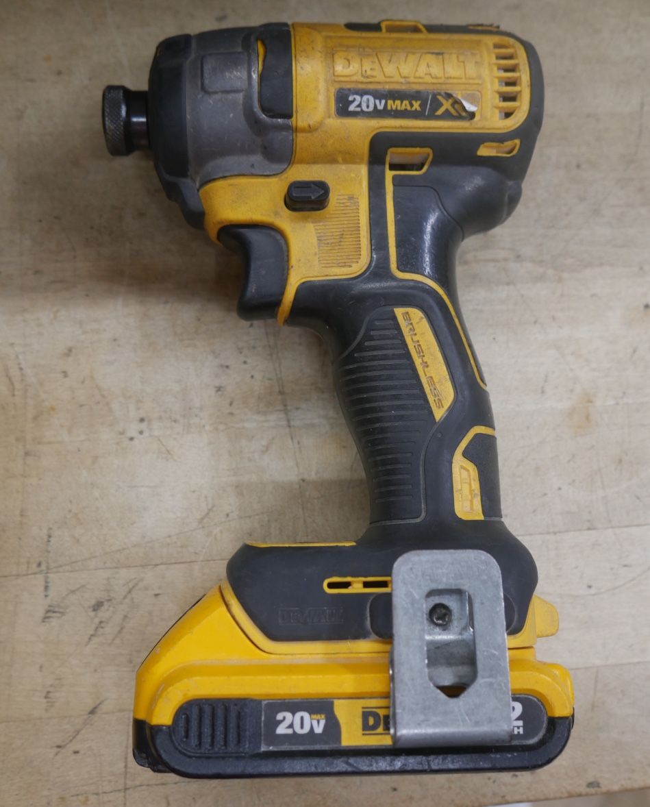 DEWALT IMPACT DRIVER DCF887 WITH 1 BATTERY 2AH 886617-1