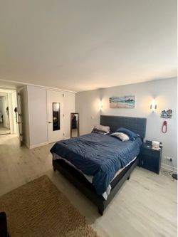 Queen bed set (mattress, frame, boxspring)
