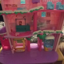 SHOPKINS SUPER MALL GIANT DOLLHOUSE