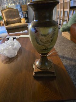 French style rooster table lamp