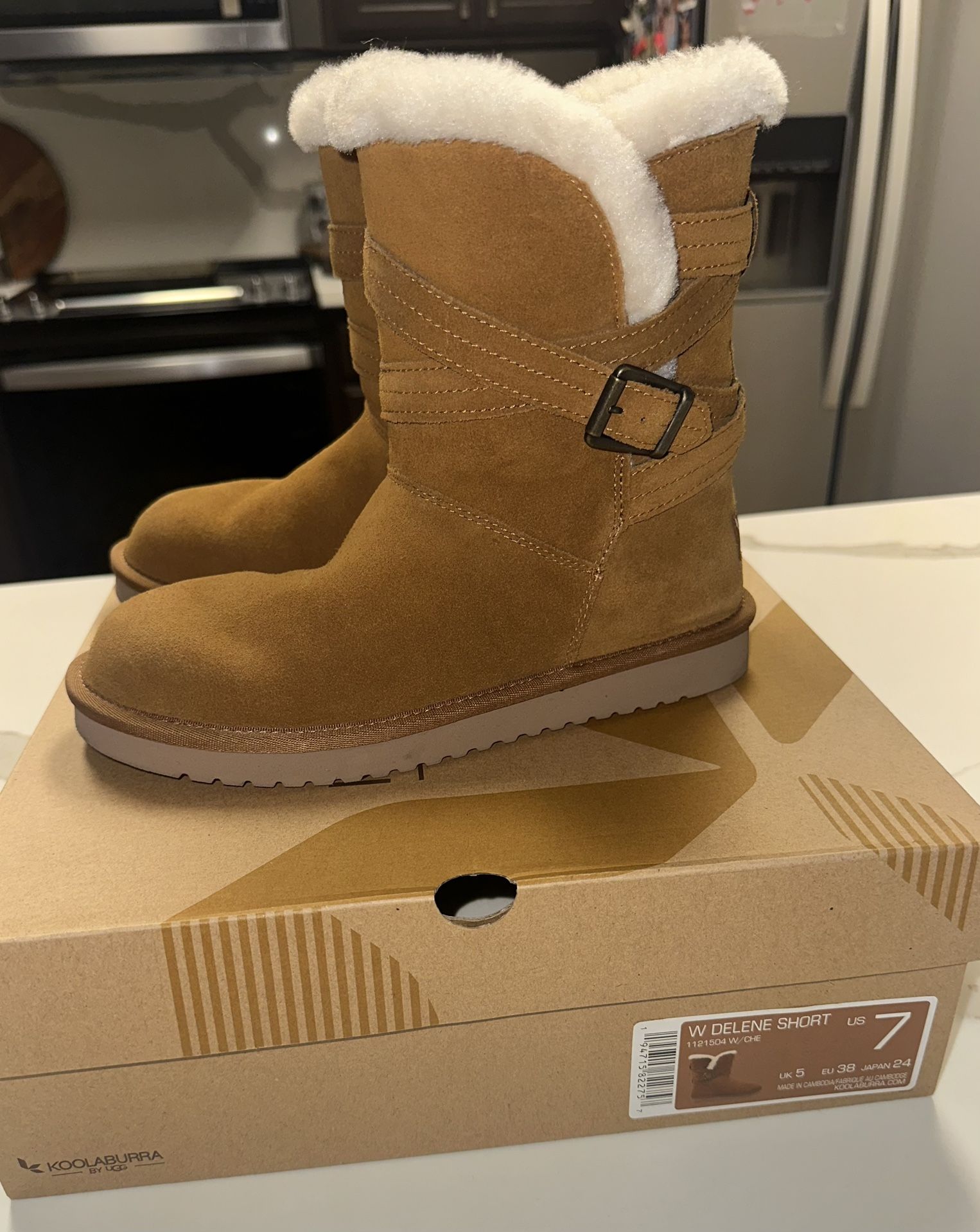 Koolaburra by UGG Women's Delene Short Boots