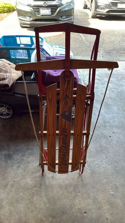 Antique wood sled. Challenger