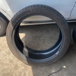 255/40/20 Tire