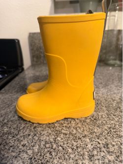Rain boots size 5-6c