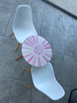 Kids Round Table Set w/ 2 White Chairs, Sun Print Top