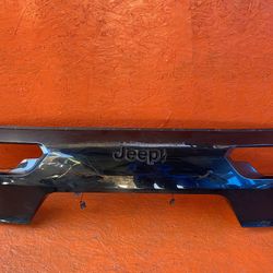 2022 2023 JEEP GRAND CHEROKEE L LIFTGATE BACK DOOR LOWER MOLDING COVER PANEL OEM