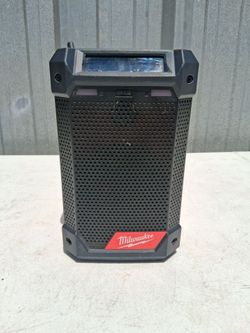 Milwaukee m12 RADIO CHARGER tool only