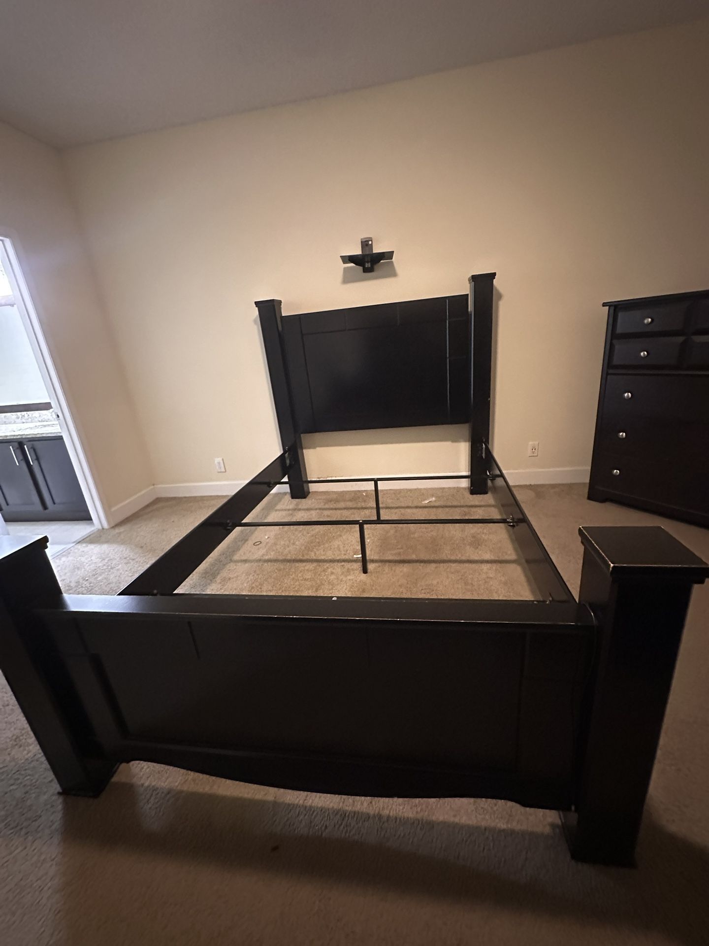 Queen Sized Bed Frame With Bunky Board 