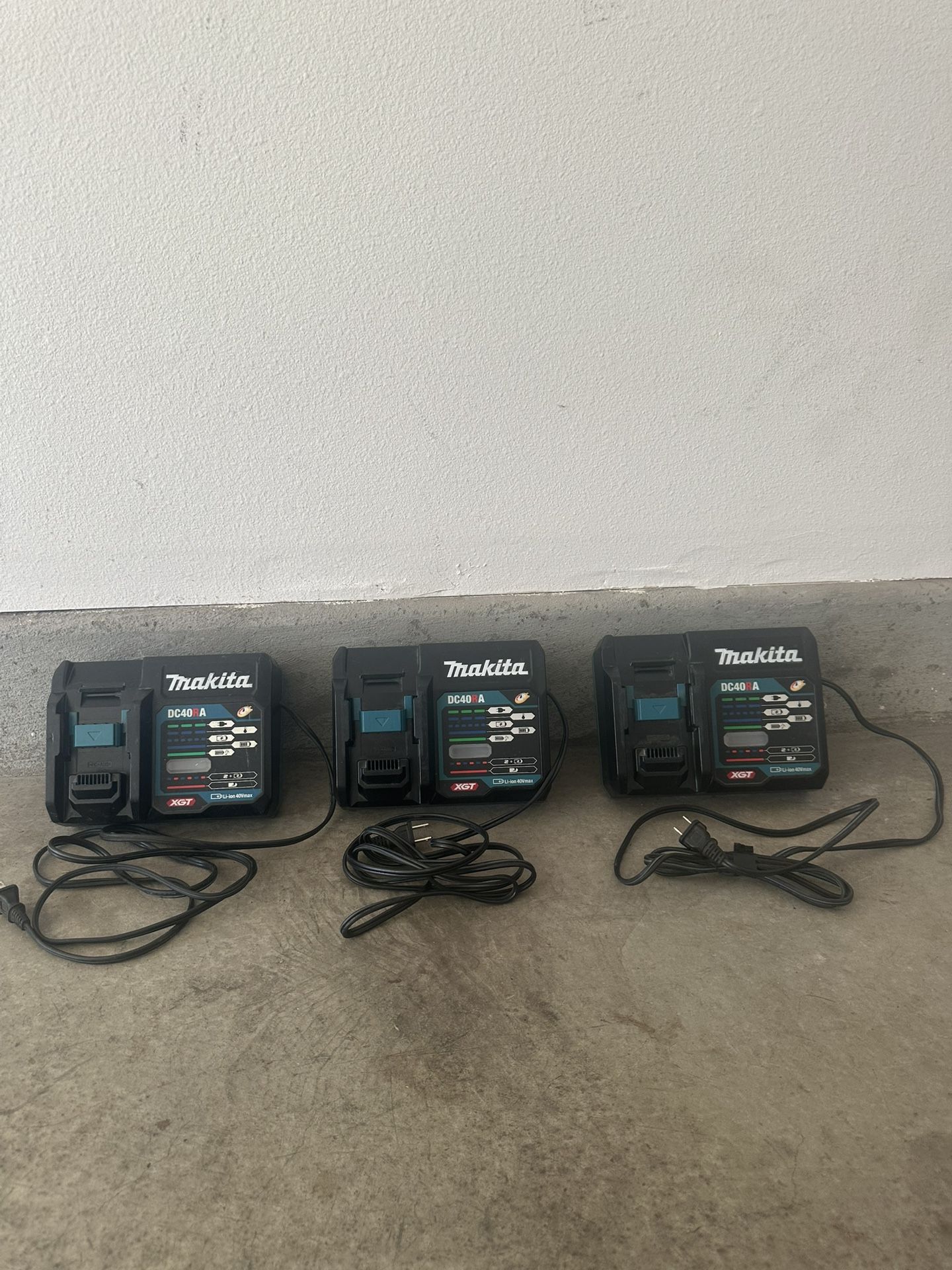 makita 40v charger