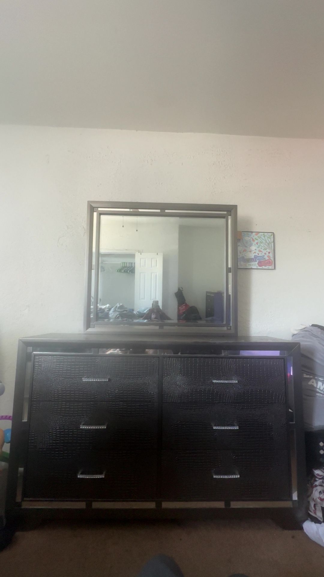 Dresser With Mirror