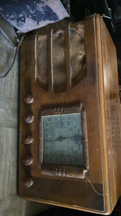 Antique Wooden Tube Radio