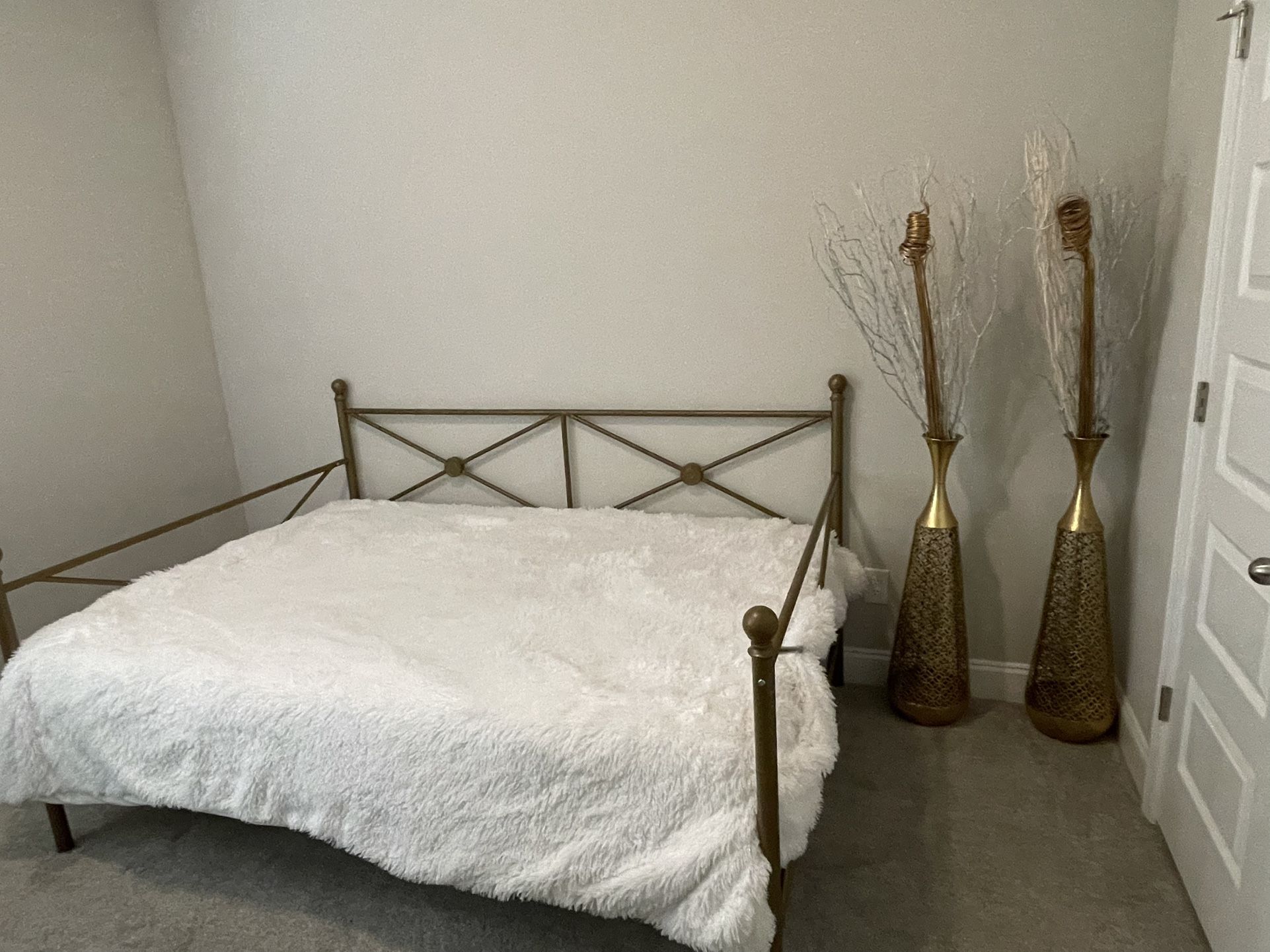 Gold Trundle Daybed With Two Beds