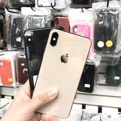 IPhone XS Max (64 gb) unlocked with store warranty  | Each 