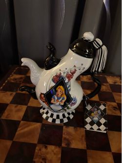 Disney Alice in wonderland tea pot
