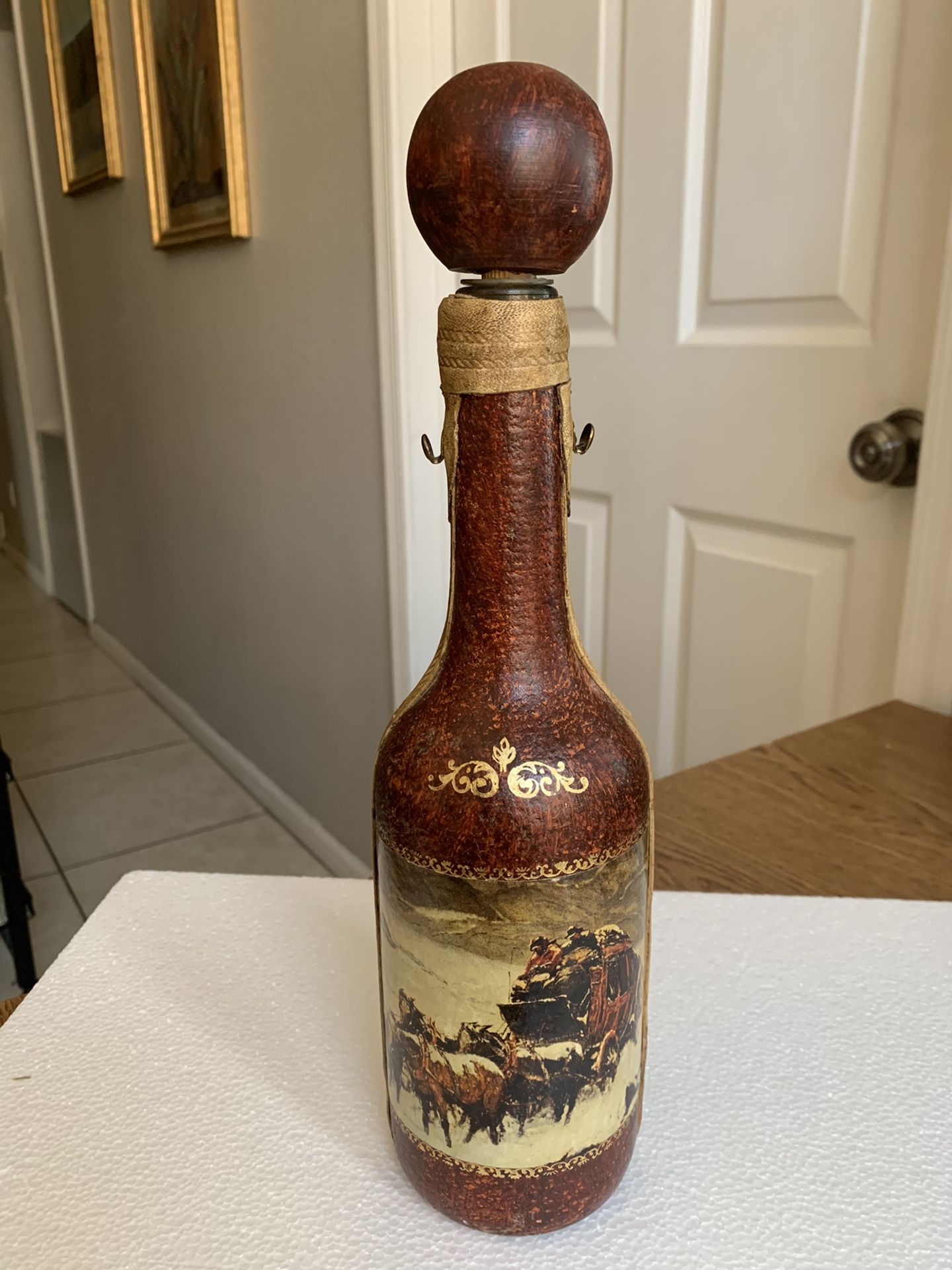 Italian Leather Wrapped Covered Vintage Bottle Decanter w Stopper Wagon Horses