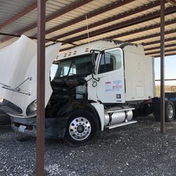 2003 Freightliner Columbia 