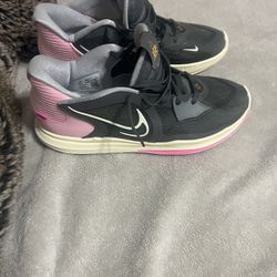Nike Kyrie Low 5 Men’s 10. Brand new, never worn- No Box 