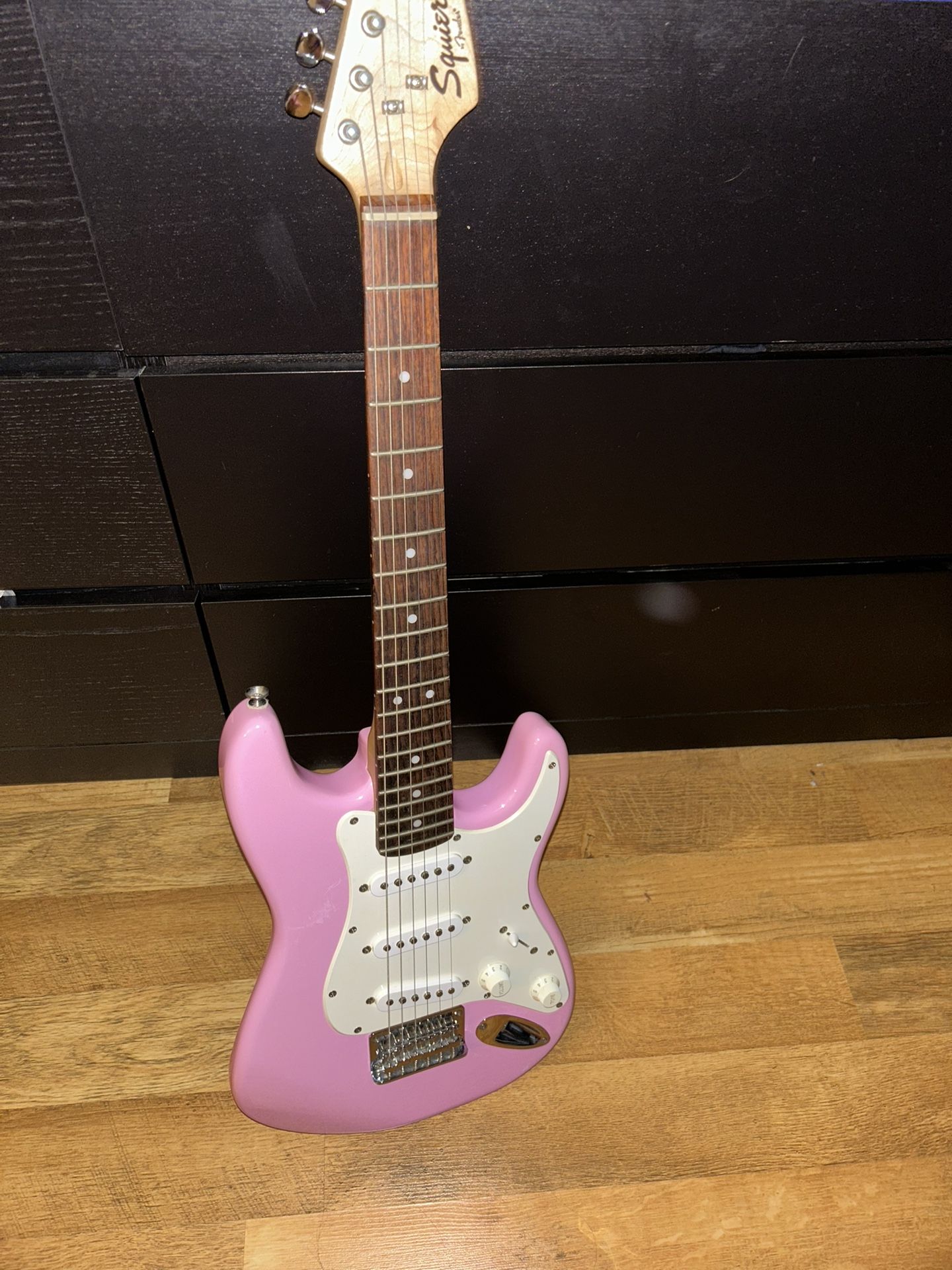 Fender Squier Mini Hot Pink Stratocaster Electric Guitar