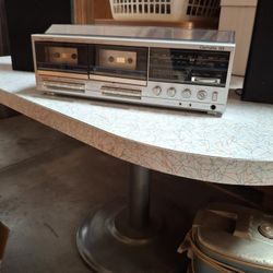 Vintage Stereo With Speakers