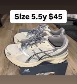ASICS size 5.5y or women’s 7