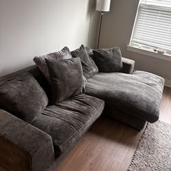 Modern Sectional Couch with Chaise – Very Comfortable