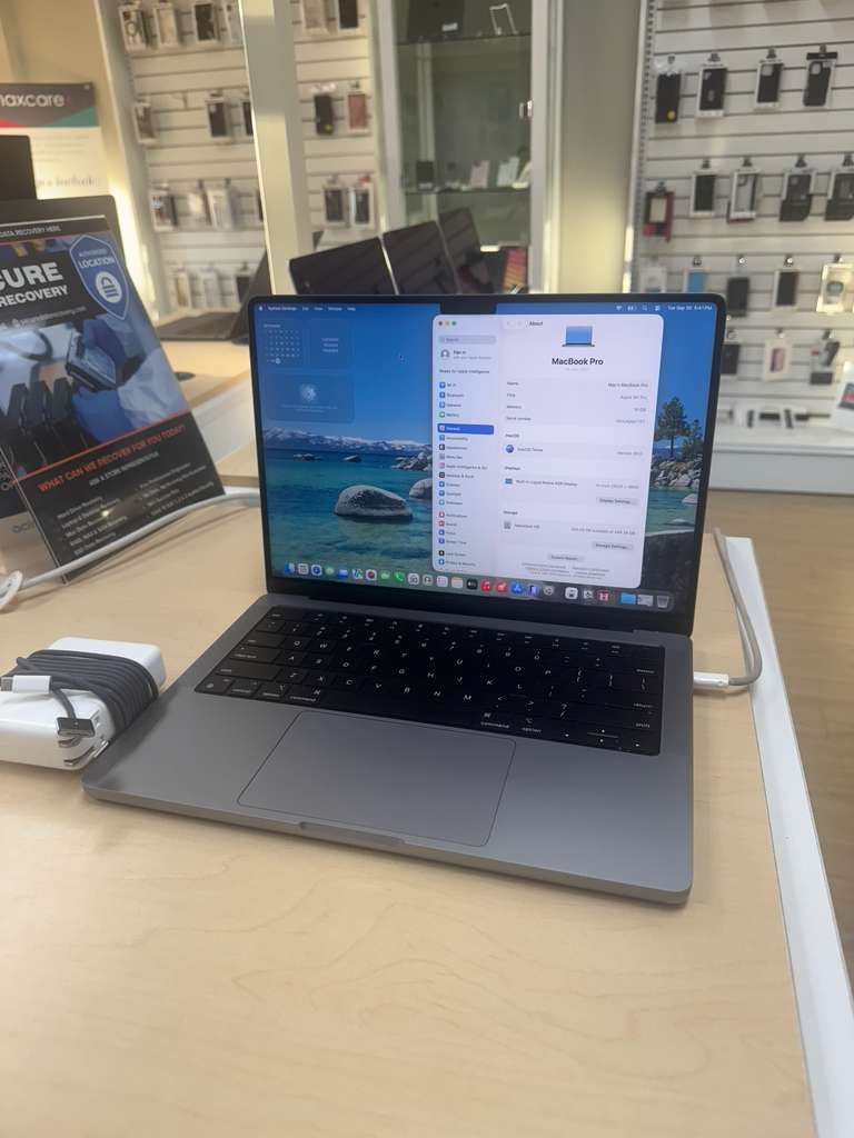Macbook Pro 14 M1 8 Core CPU 16GB RAM 512GB SSD