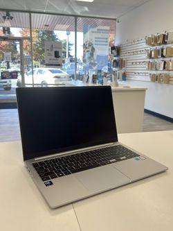 Samsung - Galaxy Book5 15.6" FHD IPS LED Laptop (Opened Box) Intel Core Ultra 7- 16GB Memory - 512GB SSD Silver