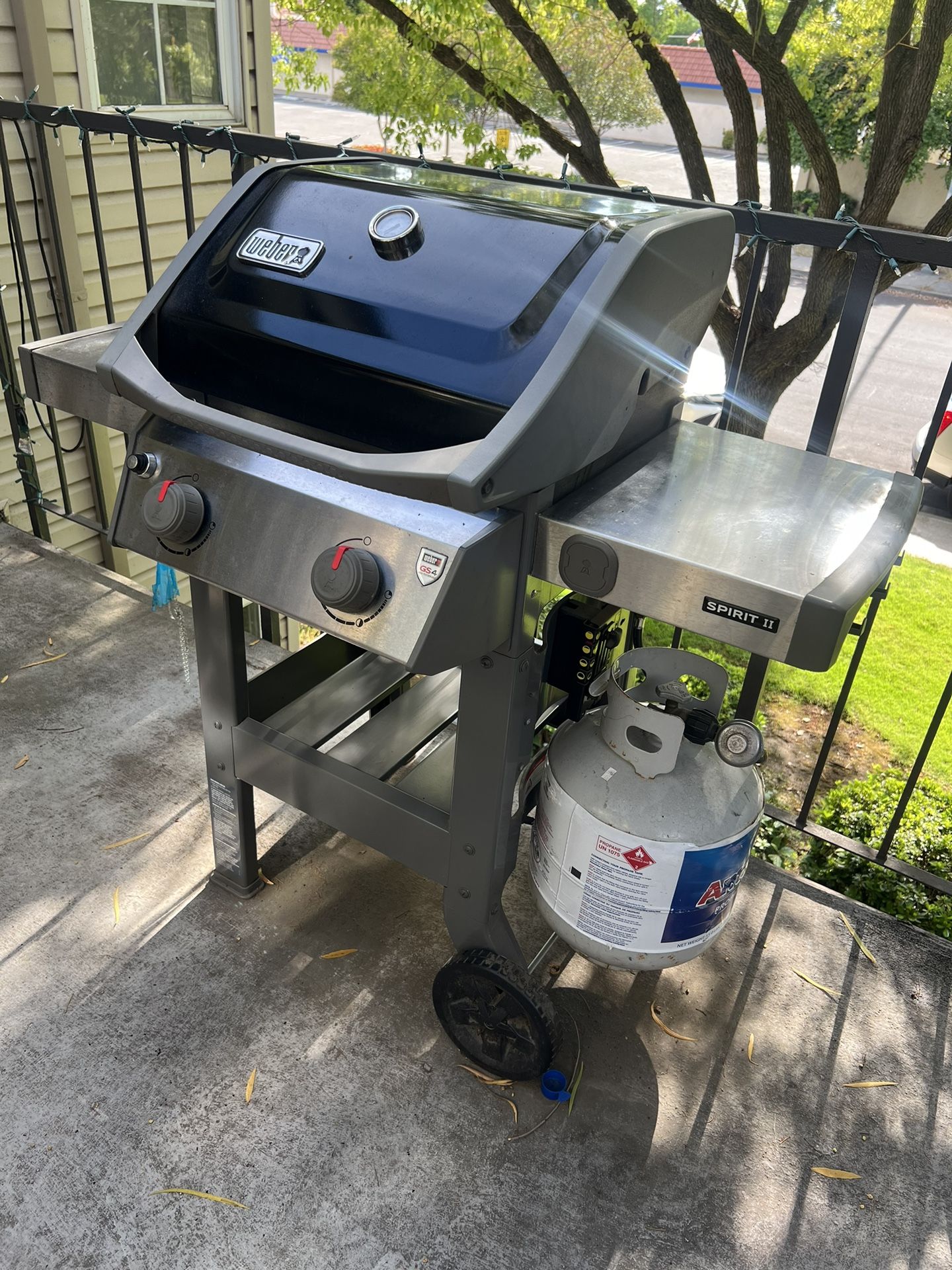 $175 - Used Weber Spirit II E-210 2-Burner Liquid Propane Gas Grill in Black with Grill Cover